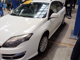 2011 Renault Laguna III Рестайлинг, белый, 750000 рублей, вид 1