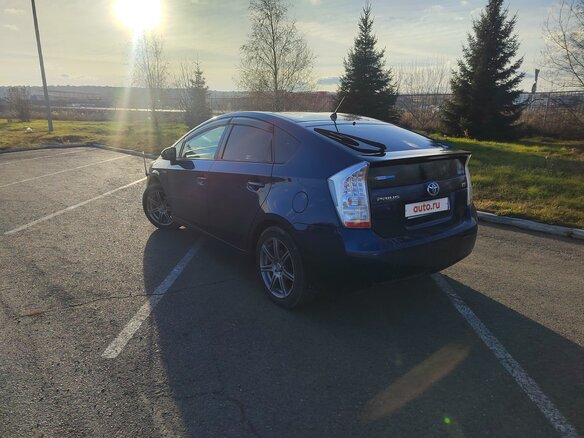 2010 Toyota Prius III (XW30), синий, 1200000 рублей - вид 7