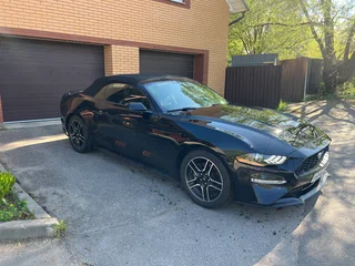 2018 Ford Mustang VI Рестайлинг, чёрный, 2400000 рублей, вид 4