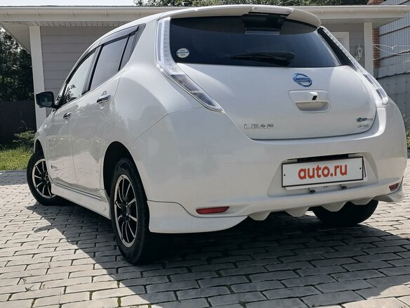 2016 Nissan Leaf 30kWh I (ZE0/AZE0), белый, 850000 рублей - вид 5