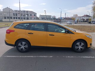 2016 Ford Focus III Рестайлинг, жёлтый, 775000 рублей, вид 3