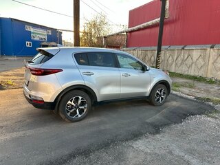 2020 Kia Sportage IV Рестайлинг, серебристый, 2550000 рублей, вид 3