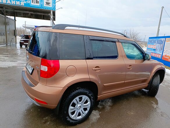 2014 Skoda Yeti I Рестайлинг, коричневый, 1106000 рублей - вид 10