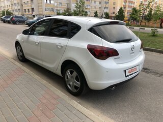 2011 Opel Astra J, белый, 725000 рублей, вид 4