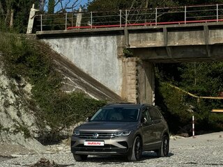 2021 Volkswagen Tiguan II Рестайлинг, бежевый, 3820000 рублей, вид 2