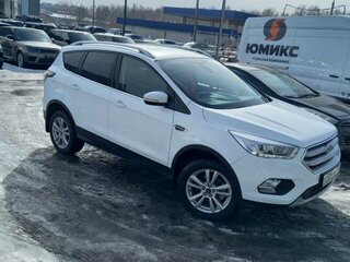 2017 Ford Kuga II Рестайлинг, белый, 2100000 рублей, вид 2