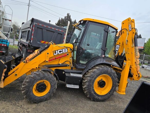 2024 JCB 3CX, жёлтый, 11986200 рублей