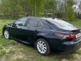 2021 Toyota Camry VIII (XV70) Рестайлинг, синий, 2780000 рублей, вид 3