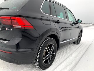 2018 Volkswagen Tiguan II, чёрный, 2550000 рублей, вид 3