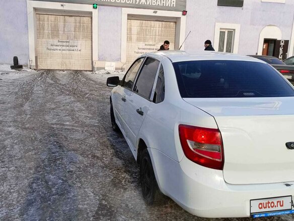 2012 Lada (ВАЗ) Granta I, белый, 350000 рублей - вид 2