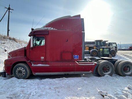 1999 Freightliner FLC, красный, 1600000 рублей, вид 2