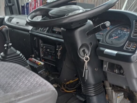 2000 Isuzu Forward (F-Series), белый, 2600000 рублей - вид 15
