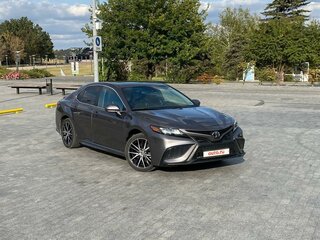 2021 Toyota Camry VIII (XV70) Рестайлинг, коричневый, 3100000 рублей, вид 1