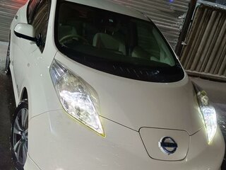 2013 Nissan Leaf (EM57) I (ZE0/AZE0), белый, 1500000 рублей, вид 3
