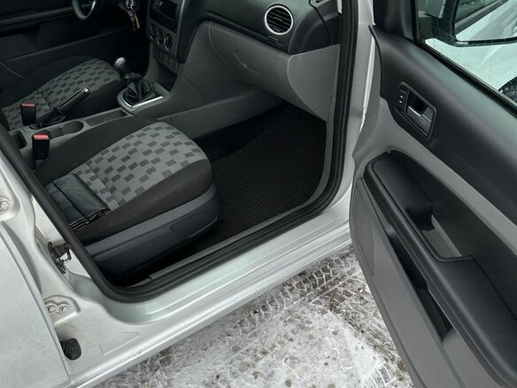 2008 Ford Focus II Рестайлинг, серебристый, 588000 рублей - вид 3