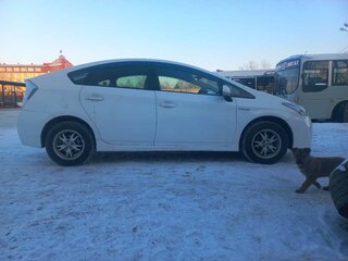 2011 Toyota Prius III (XW30), белый, 900000 рублей, вид 4