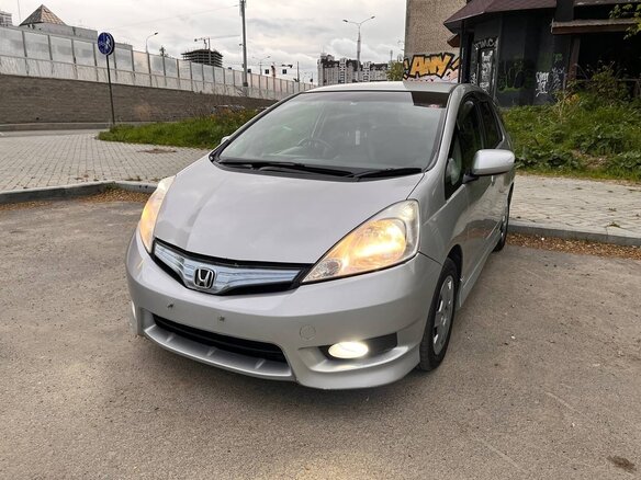 2011 Honda Fit Shuttle I, серебристый, 1080000 рублей - вид 2