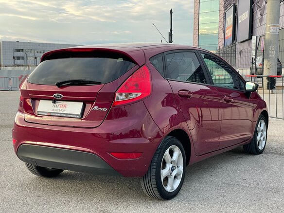 2011 Ford Fiesta Mk6, красный, 947000 рублей - вид 23