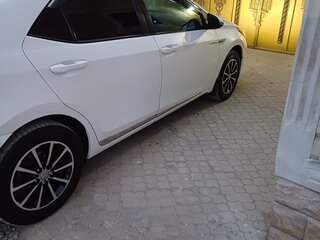 2013 Toyota Corolla XI (E160, E170, E180), белый, 1400000 рублей, вид 3