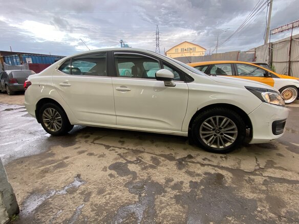 2017 Citroen C4 II Рестайлинг, белый, 850000 рублей - вид 4