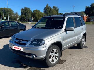2017 Chevrolet Niva I Рестайлинг, серебристый, 740000 рублей, вид 1
