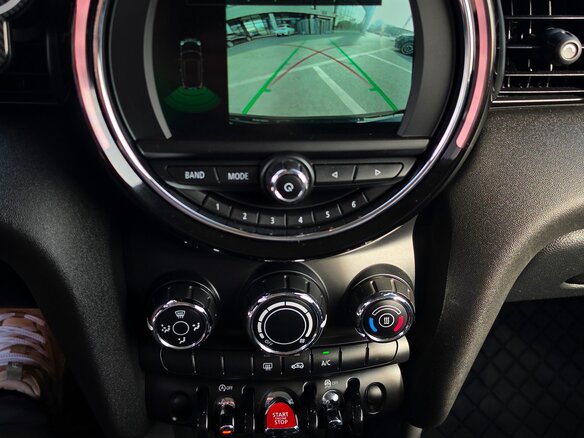 2020 Mini Hatch Cooper III (F55/F56) Рестайлинг, чёрный - вид 13