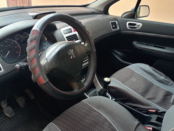 2007 Peugeot 307 I Рестайлинг, серебристый, 400000 рублей - вид 5