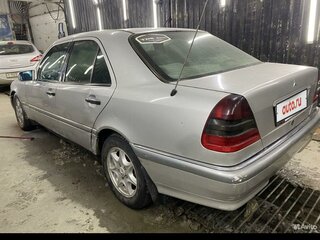 1997 Mercedes-Benz C-Класс 180 5-speed I (W202), серебристый, 299000 рублей, вид 4