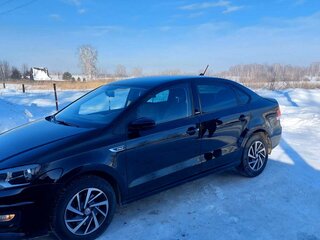 2018 Volkswagen Polo V Рестайлинг, чёрный, 1270000 рублей, вид 2