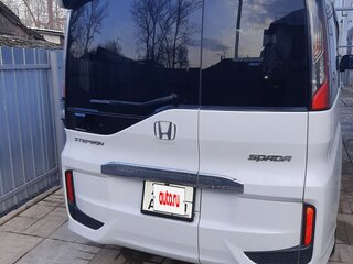 2017 Honda Stepwgn Spada V Рестайлинг, белый, 2130000 рублей, вид 3