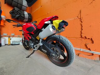 2009 Ducati Monster 696, красный, 480000 рублей, вид 3