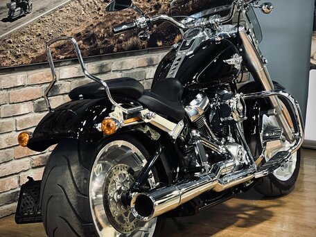 2018 Harley-Davidson Fat Boy, чёрный, 2250000 рублей, вид 3