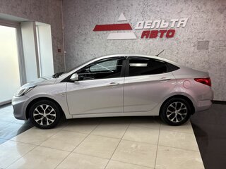 2013 Hyundai Solaris I, серебристый, 895000 рублей, вид 2
