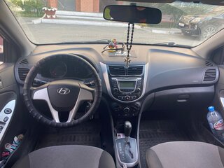 2011 Hyundai Solaris I, бежевый, 620000 рублей, вид 5