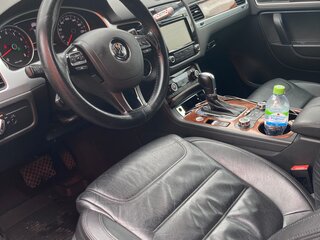 2013 Volkswagen Touareg II, чёрный, 2200000 рублей, вид 3