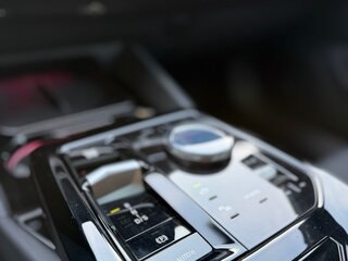 2025 BMW 5 серии 520i VIII (G60/G61/G68), белый, 6850000 рублей, вид 3