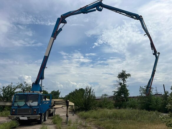 2004 Mack Автобетононасос, синий, 9900000 рублей - вид 1