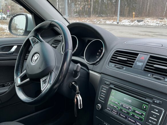 2014 Skoda Yeti I Рестайлинг, серебристый, 950000 рублей - вид 5
