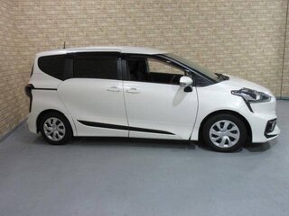 2017 Toyota Sienta II, белый, 1290000 рублей, вид 3