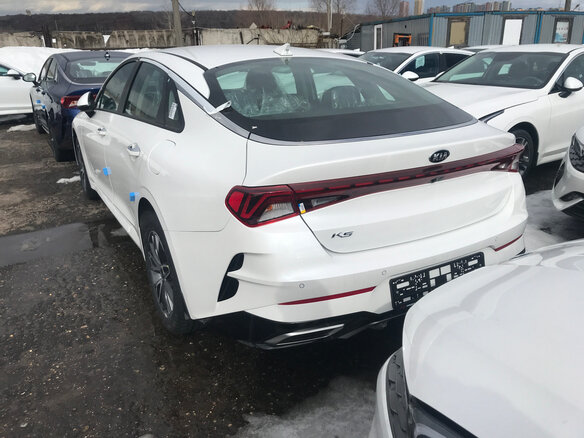 2020 Kia K5 III, белый, 2500000 рублей - вид 1