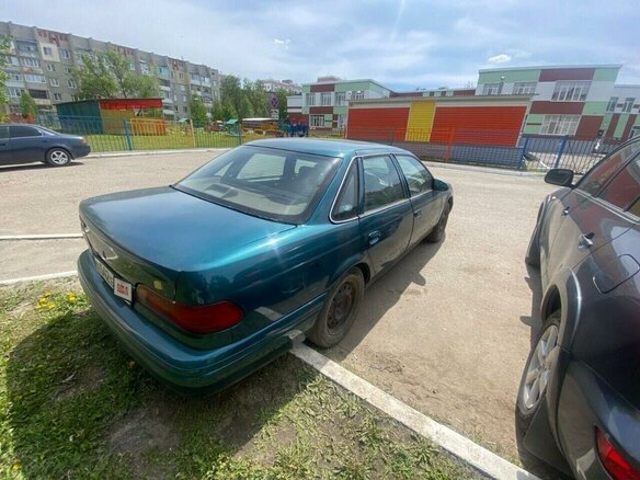 1995 Ford Taurus III, зелёный - вид 5