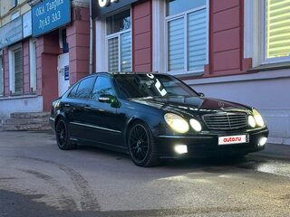 2002 Mercedes-Benz E-Класс 320 III (W211, S211), чёрный, 900000 рублей, вид 3