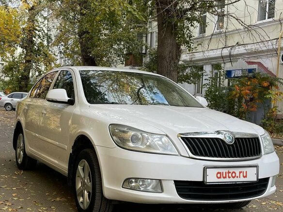 2012 Skoda Octavia II (A5) Рестайлинг, белый, 1200000 рублей - вид 3