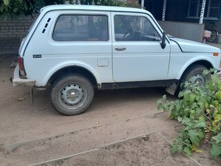 2000 Lada (ВАЗ) 2121 (4x4) I Рестайлинг, белый, 220000 рублей, вид 2