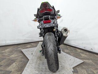 2021 Kawasaki Ninja 400, зелёный, 649000 рублей, вид 4