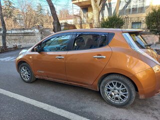 2016 Nissan Leaf 30kWh I (ZE0/AZE0), оранжевый, 950000 рублей, вид 2