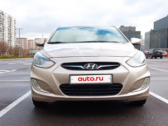 2013 Hyundai Solaris I, бежевый, 735000 рублей - вид 1