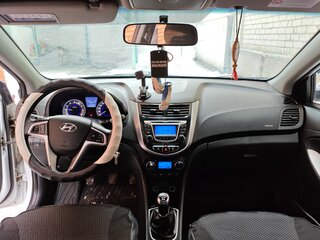 2013 Hyundai Solaris I, белый, 730000 рублей, вид 5