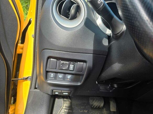 2015 Nissan Juke I Рестайлинг, жёлтый, 1600000 рублей - вид 6