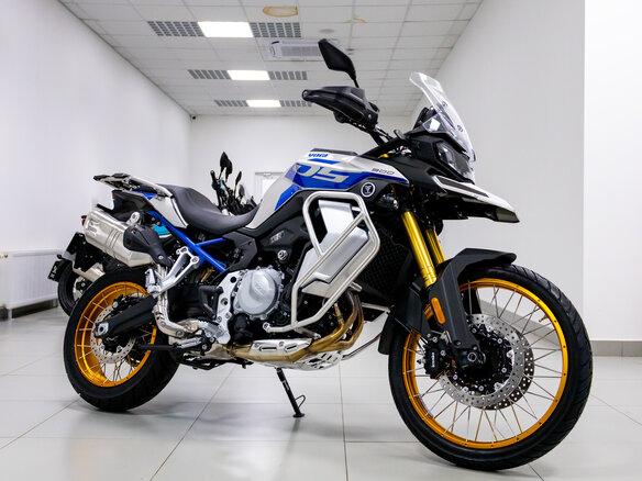 2026 Voge 900DSX, серебристый, 1033000 рублей